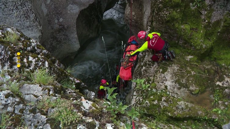 Les pompiers de l'Ain s'entraînent pour intervenir rapidement sur les accidents de canyoning