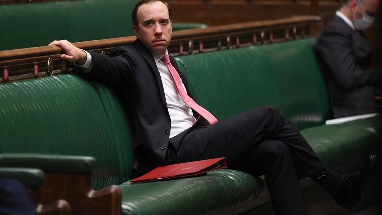 Royaume-Uni : le ministre britannique de la Santé démissionne pour non-respect des règles sanitaires