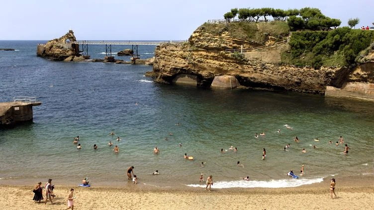 Vacances : grâce à la fondation Abbé Pierre, une femme de 63 ans voit la mer pour la première fois