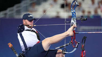 Paralympiques 2024 : juste avec l'aide de ses pieds, l'Américain Matt Stutzman s'est octroyé sa première médaille d'or en tir à l'arc