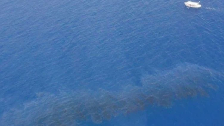 Corse : les côtes menacées par des nappes d’hydrocarbures