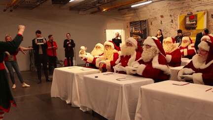 Royaume-Uni : visite guidée de l’école des Pères Noël