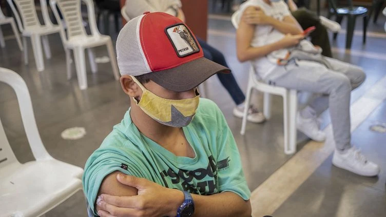 Vaccination des adolescents : téléchargez le justificatif d'autorisation parentale pour les 12-17 ans