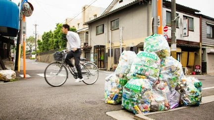 Au Japon, la crise au Moyen-Orient fait craindre une pénurie de sacs-poubelle