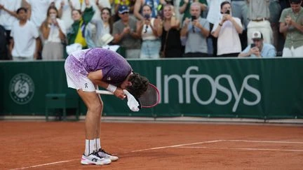 Roland-Garros 2026 : en larmes, Joao Fonseca renverse Dino Prizmic après avoir été mené deux sets à zéro
