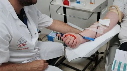 Tatouages, piercings, acupuncture… Les règles pour donner son sang s’assouplissent dès le 1e septembre
