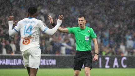 Ligue 1 : sportifs de haut niveau et soumis à de fortes pressions, les arbitres aussi ont le droit à leur préparation mentale