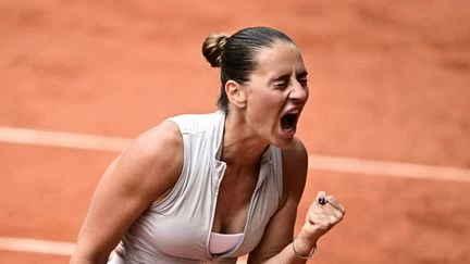 La Polonaise Iga Swiatek, quadruple vainqueure de Roland-Garros, tombe dès les 8es de finale face à l'Ukrainienne Marta Kostyuk