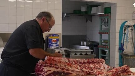 Petits commerces : dans la Sarthe, le maire de Courgains offre 10 000 euros pour reprendre de la seule boucherie du village