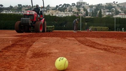 Roland-Garros 2025 : 12% de courts en terre battue en France contre 60% chez les voisins... Et si les maux du tennis français venaient de là ?