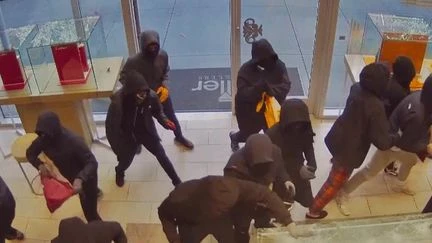 Braquage en Californie : 25 malfaiteurs à l'assaut d'une bijouterie