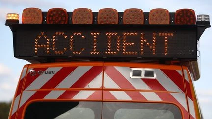 Au moins quatre morts dans un accident de car sur l'A81 dans la Sarthe