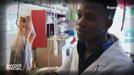 Le destin brisé d'un jeune boucher sans papiers