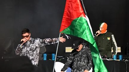 Rock en Seine 2025 : rap, rave et révolte, le triptyque explosif de Kneecap débarque à Saint-Cloud malgré la polémique