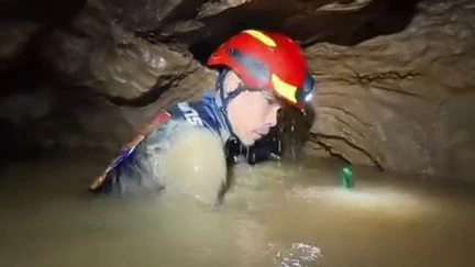 Au Laos, le sauvetage impressionnant de sept chercheurs d'or bloqués dans une grotte depuis une semaine