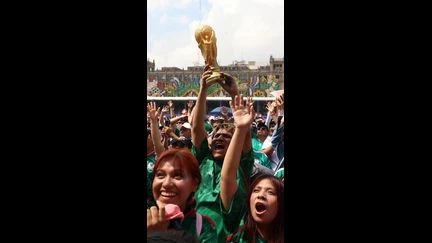 Scènes de fêtes au Mexique pour l’ouverture du Mondial