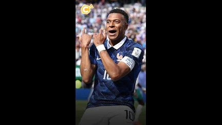 Pourquoi Mbappé joue de la flûte ?