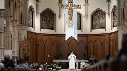 Le christianisme reste la première religion du monde, mais l'islam et les non-croyants en forte croissance, selon une étude sur les religions