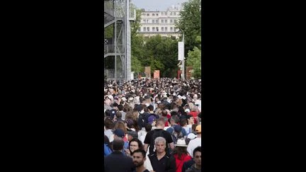 L'ambiance exceptionnelle dans les allées de Roland-Garros au moment de la victoire de Moïse Kouame