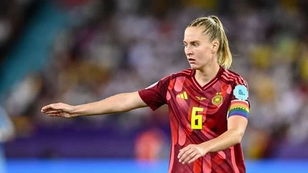 Euro 2025 : Janina Minge, la capitaine allemande qui jongle entre ballon rond et engagement dans la police