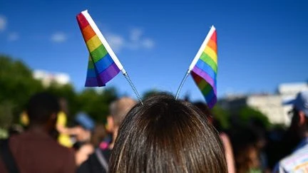Mois des fiertés : le coming out ne devrait-il pas disparaître ?