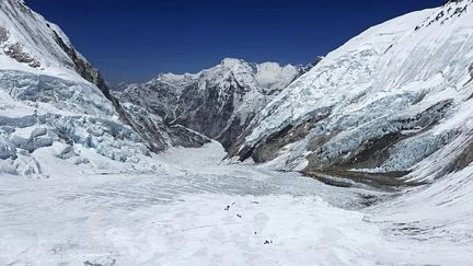 Grâce à l'aide controversée du xénon, quatre Britanniques sont parvenus au sommet de l'Everest à toute vitesse