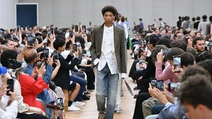 Fashion Week masculine printemps-été 2026 : Jonathan Anderson réinvente l'héritage de Dior pour sa première collection