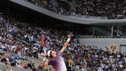 Roland-Garros 2026 : le prodige brésilien Joao Fonseca impressionne à nouveau et file en quarts en domptant le Norvégien Casper Ruud