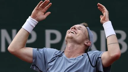 Roland-Garros : le lucky-loser Jesper de Jong domine Karen Khachanov et rallie les 8es de finale, une première depuis 2012