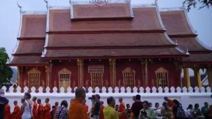 La perle du Laos en danger, submergée par les touristes