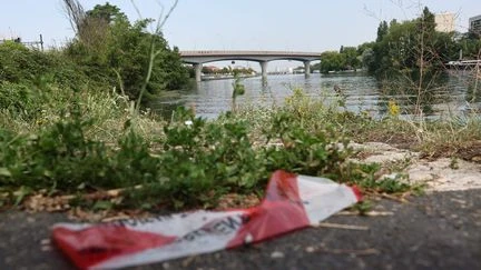 SDF d'une vingtaine d'années, habitué d'un squat, déjà connu de la justice… Qui est le suspect dans l'affaire des quatre cadavres repêchés dans la Seine ?