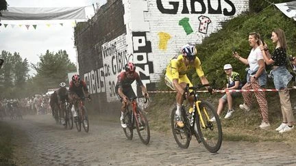 Pourquoi le Tour de France 2025, qui s'élance de Lille samedi, ne passe pas par les pavés du Nord