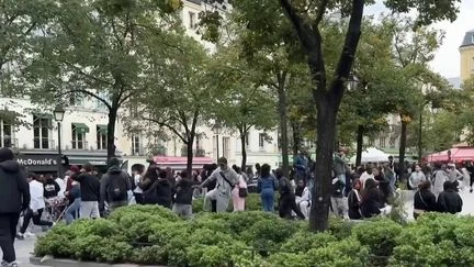 Mouvement de foule à Paris : l'ouverture d'un nouveau restaurant provoque des échauffourées
