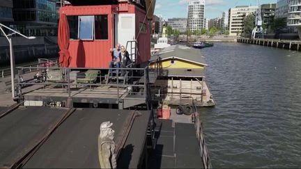 Hôtels exceptionnels : à Hambourg, passez la nuit dans une grue avec vue sur le port