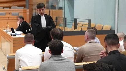 Le gouvernement veut dissoudre un groupe d'ultradroite, Patria Albiges, et un groupe d'ultragauche, Front de rue