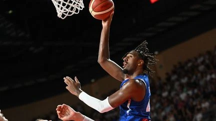 Basket : l'équipe de France, en rodage, commence sa préparation à l'Euro par une victoire sur le Monténégro
