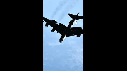 Huit morts après le crash d'un bombardier américain B52