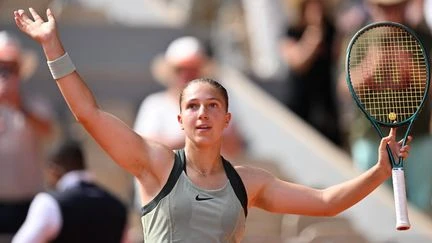 Le résumé de l'énorme performance de Diane Parry, qui s'offre la 6e mondiale au terme d'un combat acharné et passe en 8es de finale à Roland-Garros