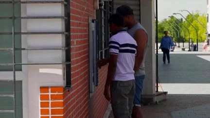Distributeurs de billets : quand les mairies se substituent aux banques