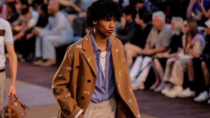 Paris Fashion Week masculine printemps-été 2026 : décryptage des défilés Louis Vuitton, Jeanne Friot et Issey Miyake