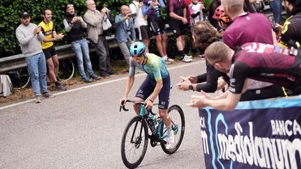 Giro 2025 : Christian Scaroni remporte une 16e étape folle dans des conditions dantesques, Isaac Del Toro toujours en rose pour quelques secondes