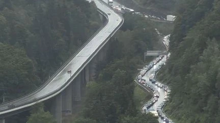 Haute-Savoie : deux passagers tués par la chute d’un bloc de pierre