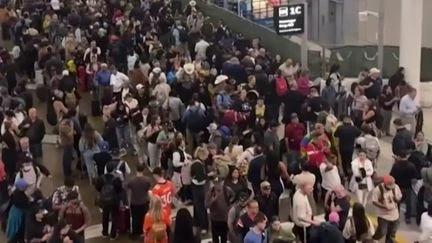 Budget bloqué aux États-Unis : le pays paralysé, des milliers de vols annulés