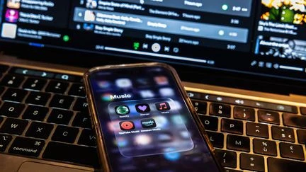 Deezer lance un détecteur gratuit pour repérer la musique générée par IA dans les playlists