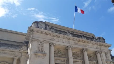 Un homme condamné pour refus d'obtempérer aggravé s'échappe du tribunal judiciaire dans le Var