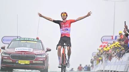 Tour de France 2025 : succès de prestige pour Arensman, la passe d'armes entre Pogacar et Vingegaard, l'abandon d'Evenepoel... Le résumé de la 14e étape