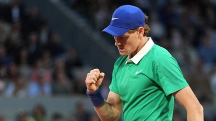 Roland-Garros 2025 : bousculé par le Français Arthur Rinderknech, Jannik Sinner réussit son entrée et retrouvera Richard Gasquet