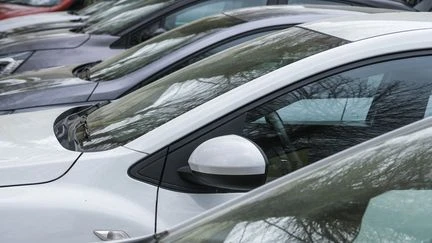 Les ventes de voitures neuves en hausse en mai, portées par l'électrique