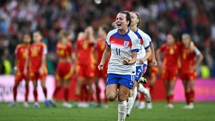 Euro 2025 : l'Angleterre conserve sa couronne européenne en battant les championnes du monde espagnoles aux tirs au but