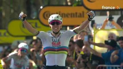 Tour de France 2025 : 100e victoire pour Tadej Pogacar devant Mathieu van der Poel qui reste en jaune à l'issue de la 4e étape
